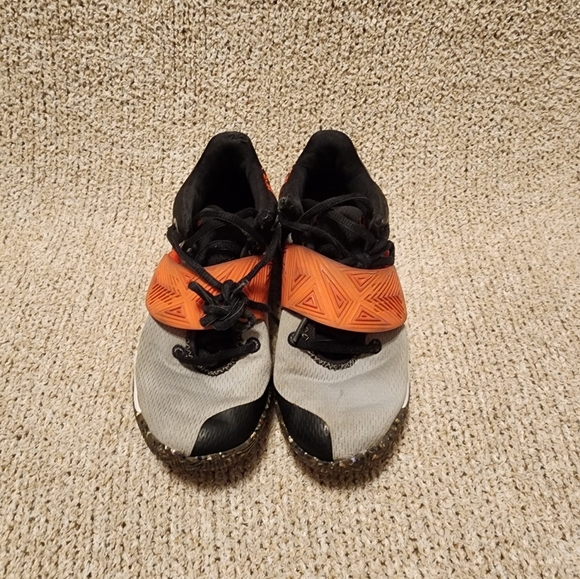 NIKE Kyrie Flytrap III basketball Shoes Size 1.5y - Picture 2 of 7